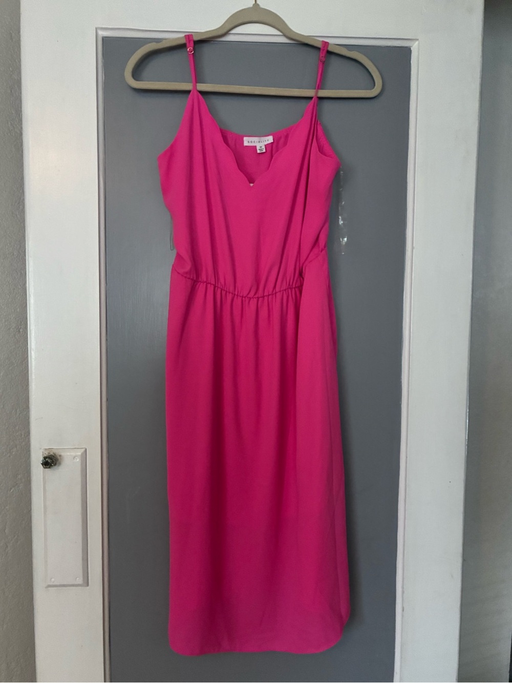NWT Socialite Bright Pink Sleeveless Midi Dress Size M